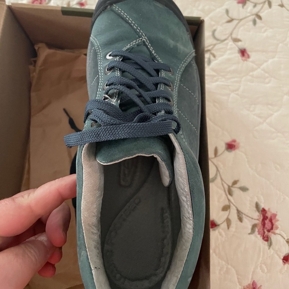 Ladies KEEN shoes